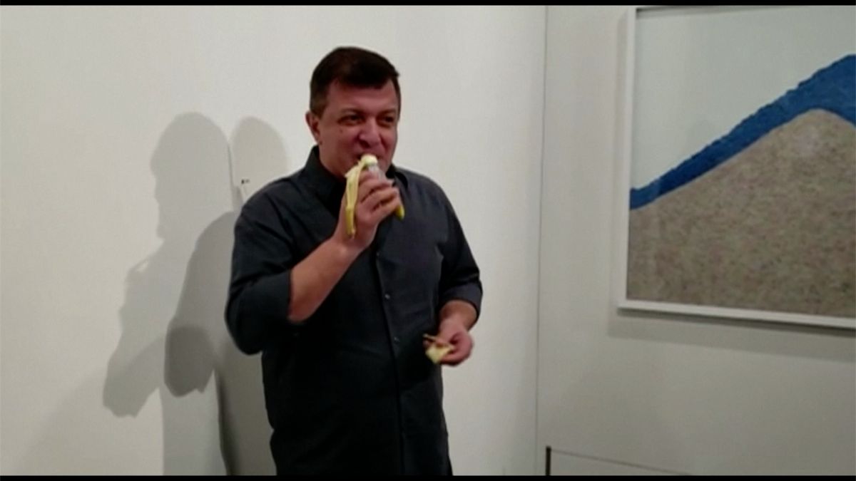 Výtvarník spořádal vystavený banán v hodnotě tří milionů korun
